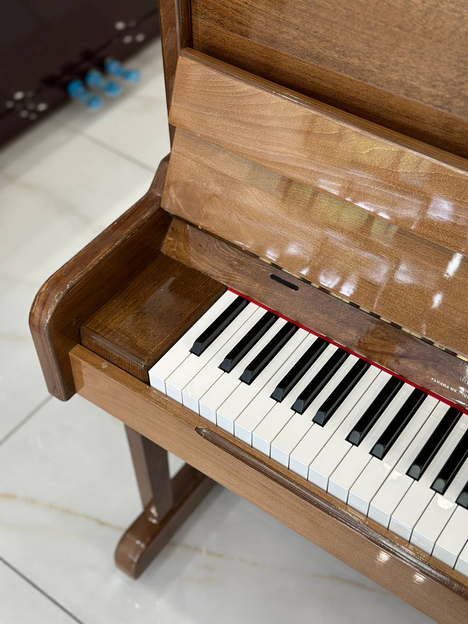 پیانو طرح آکوستیک یاماها مدل UX-120 - تصویر 5