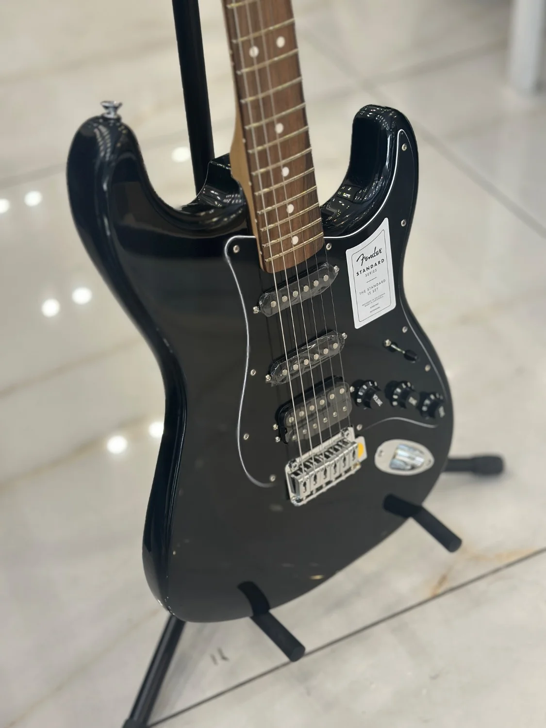 گیتار الکتریک Fender Standard Stratocaster HSS – Black - تصویر 2